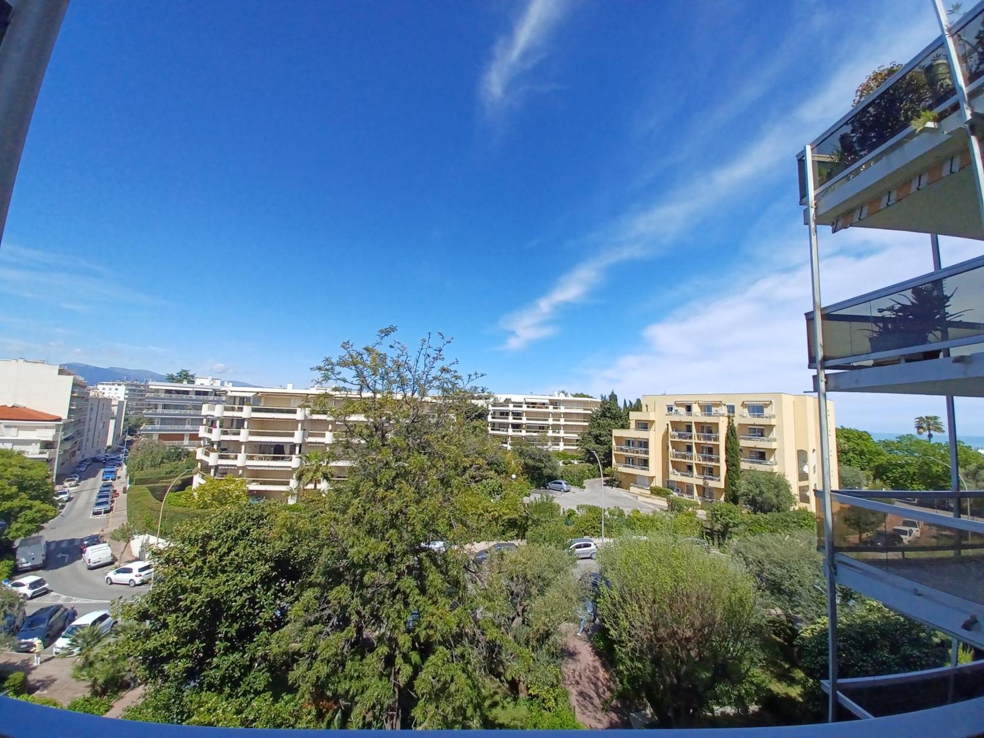 Juan Les Pins Tanit Le Gebal Studio Climatise Vue Sur Mer Piscine Appartement Antibes